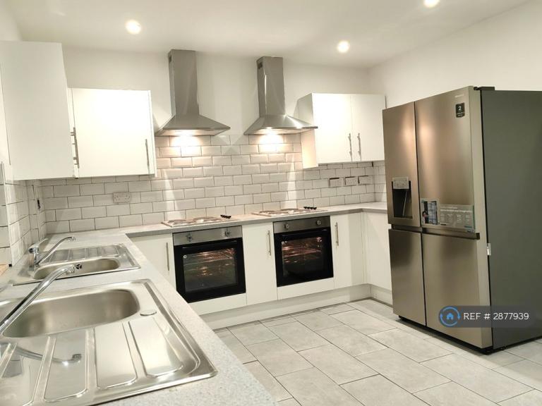 5 bedroom house in Southfield Road-, Teesside University, TS1 (5 bed) (#2877939)