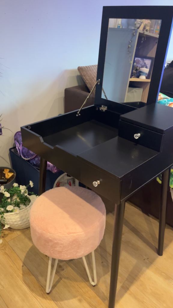 Black dressing table 