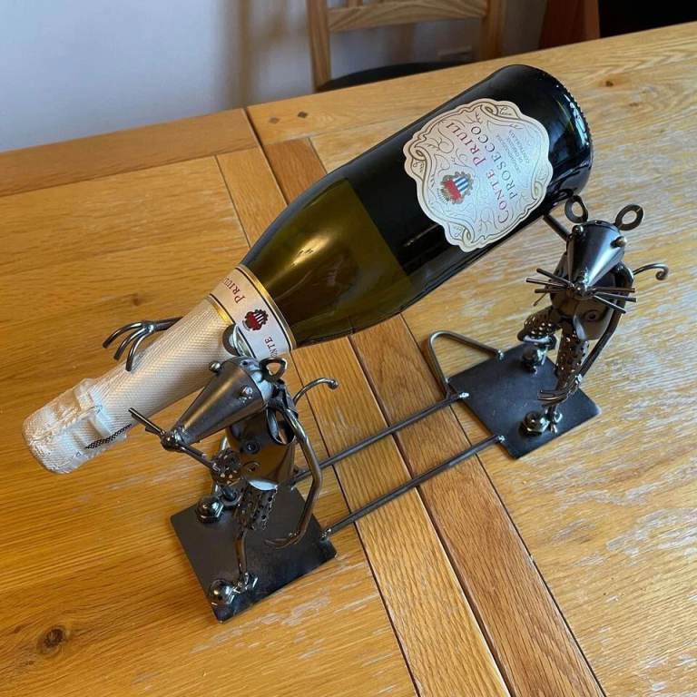 Novelty Metal Wine Bottle Holder - Two Mice