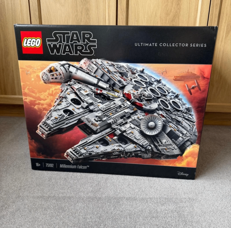 LEGO Star Wars Millennium Falcon UCS 75192 New open box