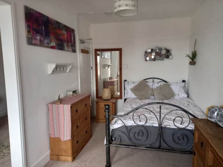 Lovely Extra Large Double Room in Shared House