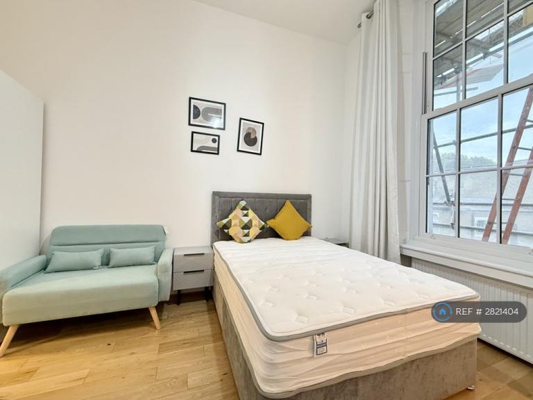 Studio flat in King's Cross Road, London, WC1X (#2821404)