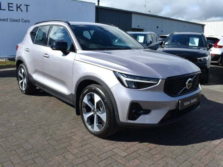 VOLVO XC40 2.0 B3P Plus Dark 5dr Auto