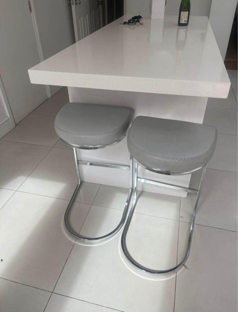 Pair of Grey and Chrome Bar Stools – Good Condition