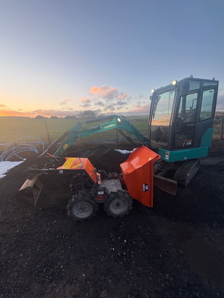 Mini digger hire with or without operator 