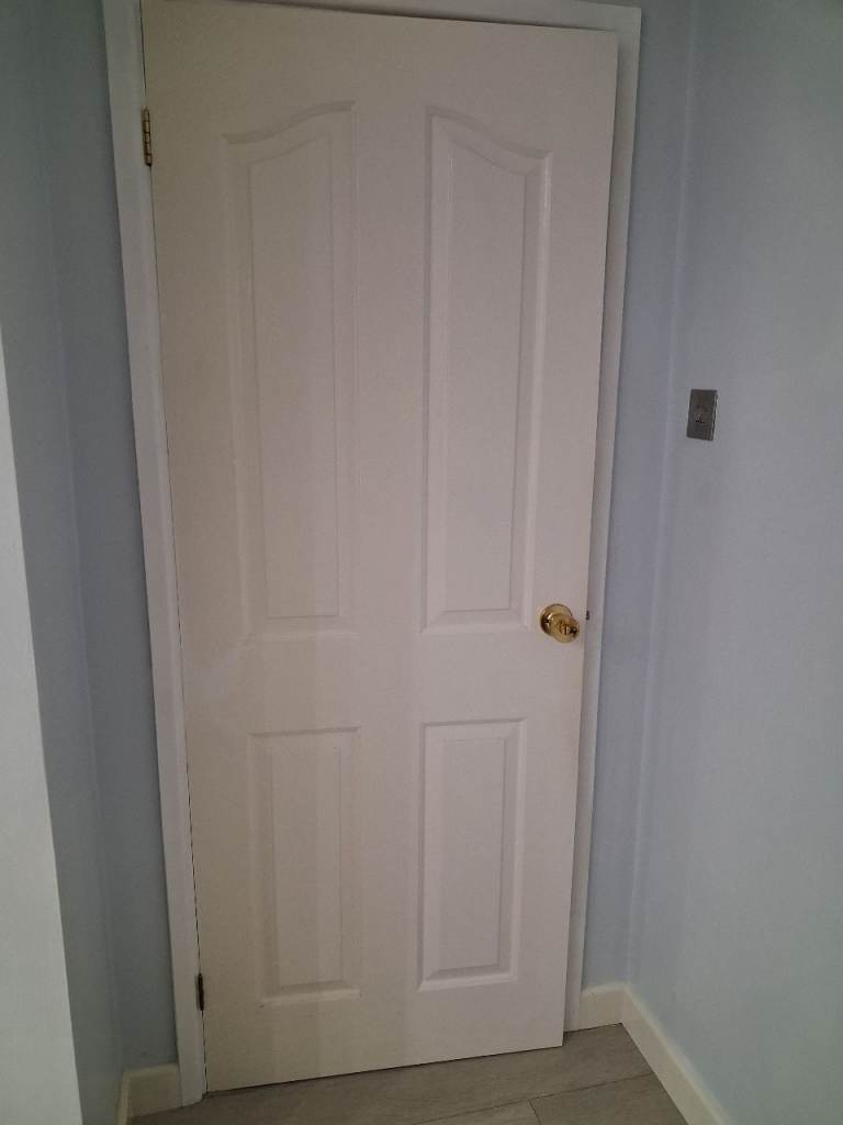9 White Internal Doors with Handles, keys and hinges – Used but in Good Condition