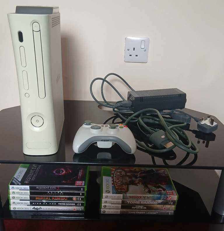 White Xbox 360 Console With Wireless Controller And 9 Games For Sale: £25.00