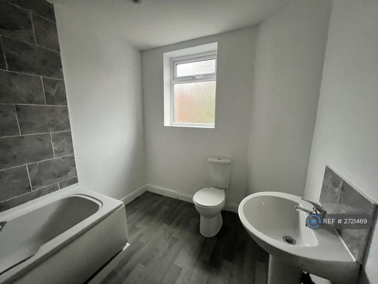 3 bedroom house in Hebron Street, Royton, Oldham, OL2 (3 bed) (#2721469)