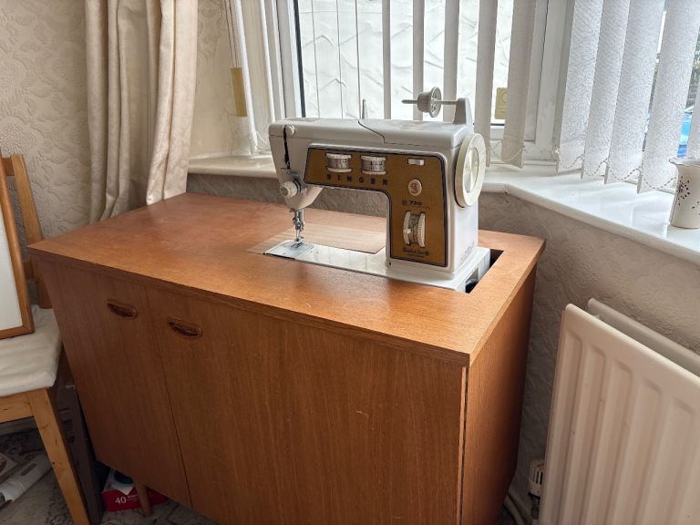 Singer 720 Sewing Machine