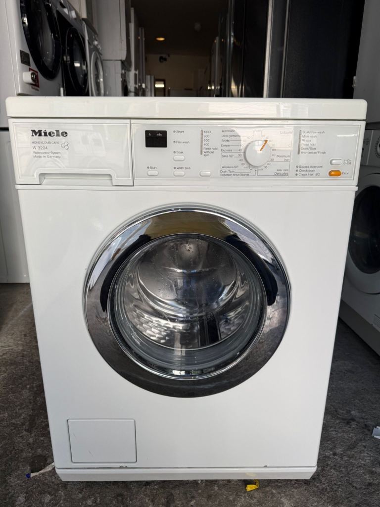 Miele 6kg 1300 rpm W3204 Washing Machine – White, Good Condition