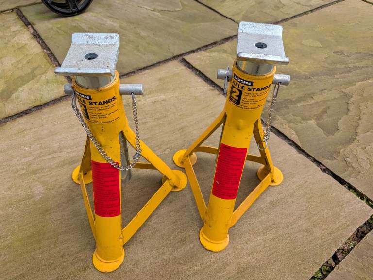 Halfords 2 tonne axle stands, excellent condition