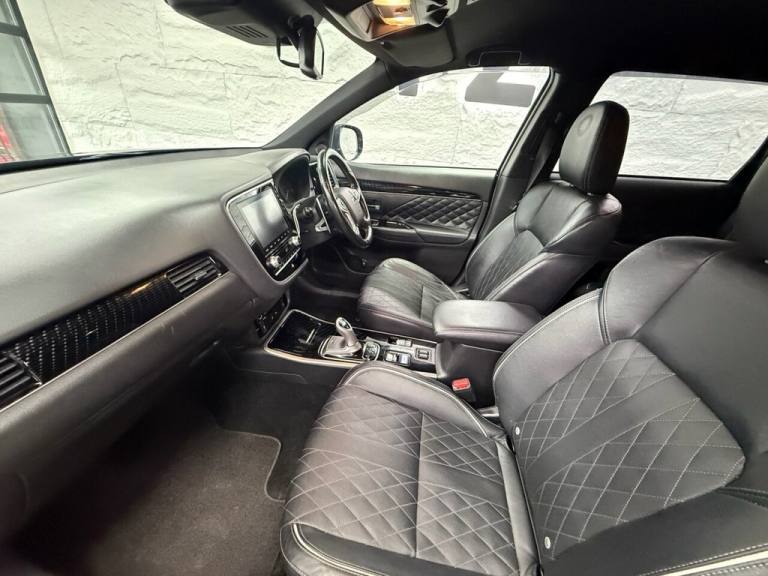 2020 Mitsubishi Outlander 2.4h TwinMotor 13.8kWh Exceed Safety SUV 5dr Petrol Plug-in Hybrid CVT ...
