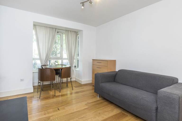  Studio apartment with separate kitchen in Bride Street, Islington, N7 - Ref: 2202