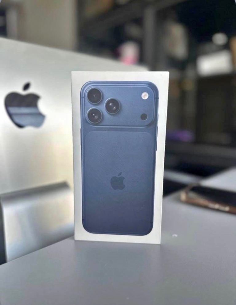 Apple iPhone 17 Pro Max - Blue