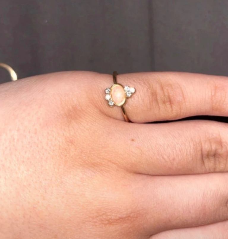 Gold ring 