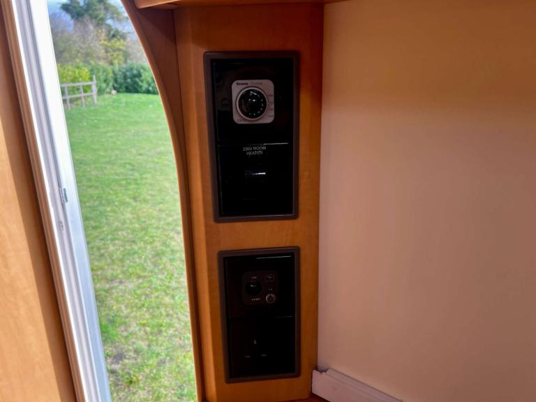 2011 Peugeot Olympus 462 Olympus 462 Single Axle Unlisted Petrol Automatic