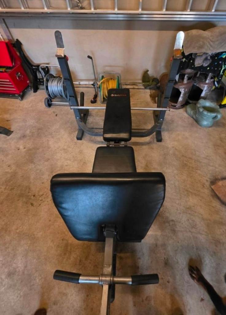 Wanting smith machine cable machine gym