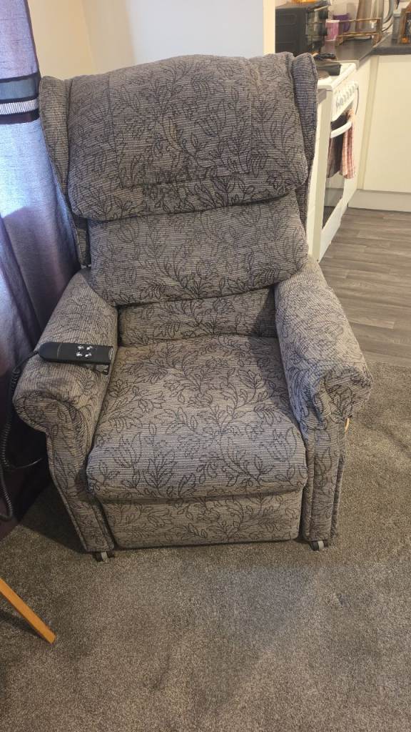 Comfortable Grey Fabric Recliner Armchair – Good Condition