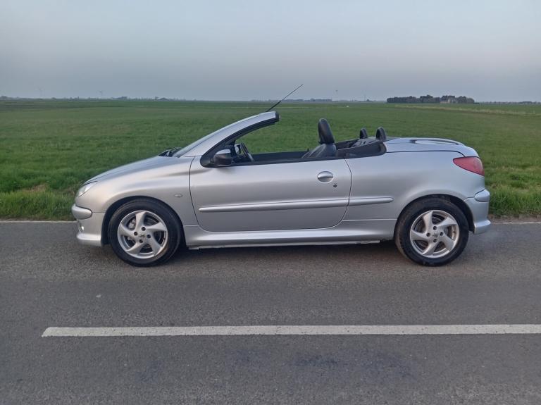 2004 Peugeot 206 206cc 1.6 Allure AUTOMATIC LEATHER SHOWROOM CONDITION CAN SECURE 24/7 ON NE CONV...