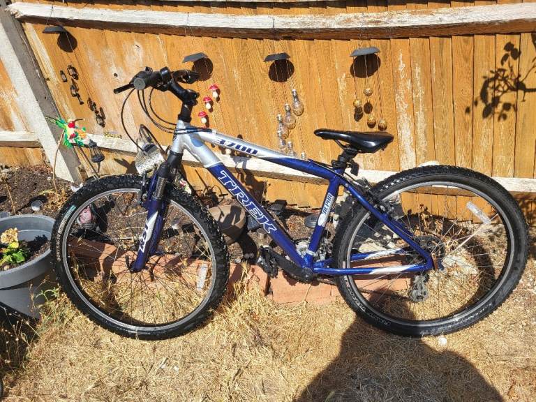 Trek 3700 Mountain Bike – Blue/Silver, Good Condition