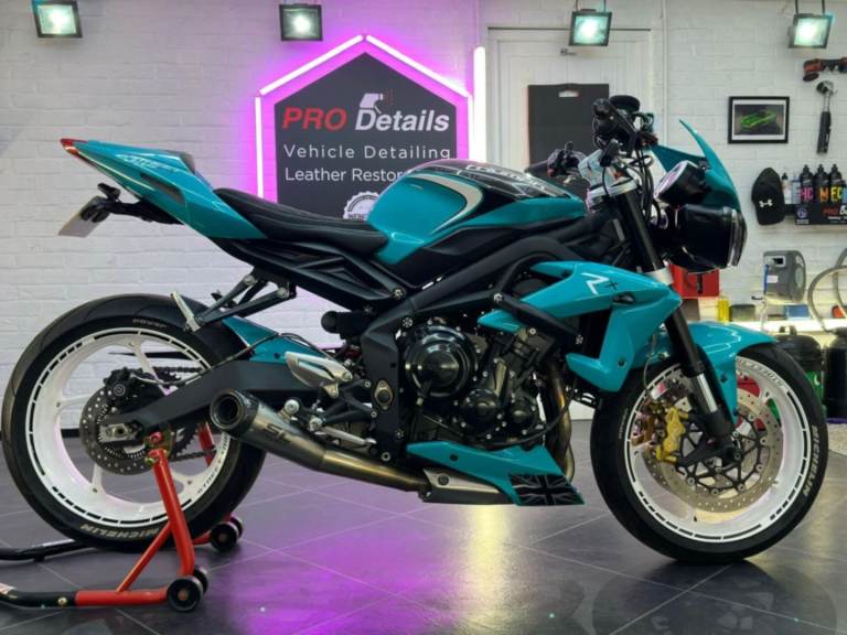 Triumph Street Triple 