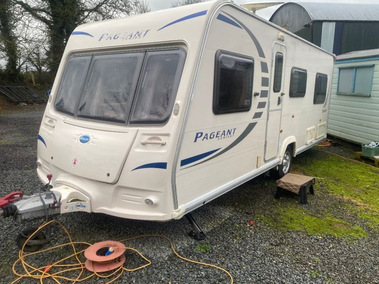 Baileys pageant series 7 fixed French bed. Motor mover real tidy caravan 