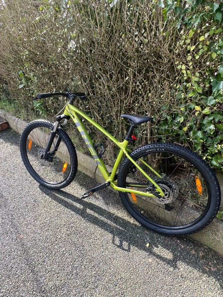 Nearly new mountain bike 