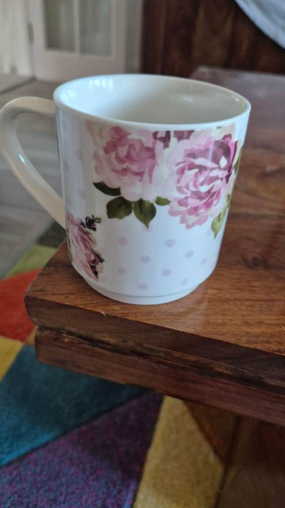 4 pretty mugs