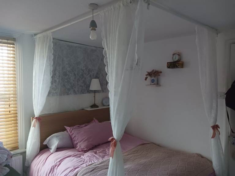 White Voile Canopy/four poster Bed – Good Condition