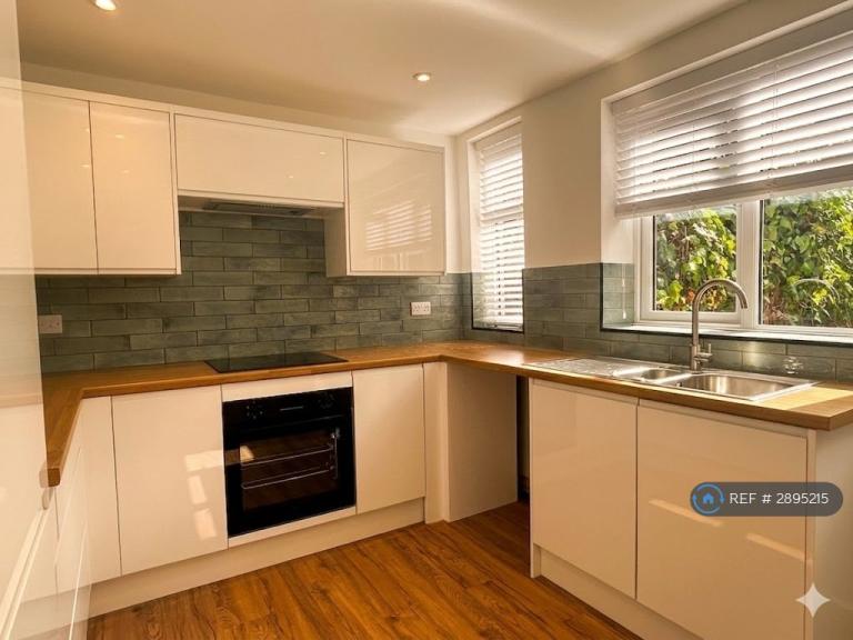 3 bedroom house in West Terrace, Stoke-On-Trent, ST6 (3 bed) (#2895215)