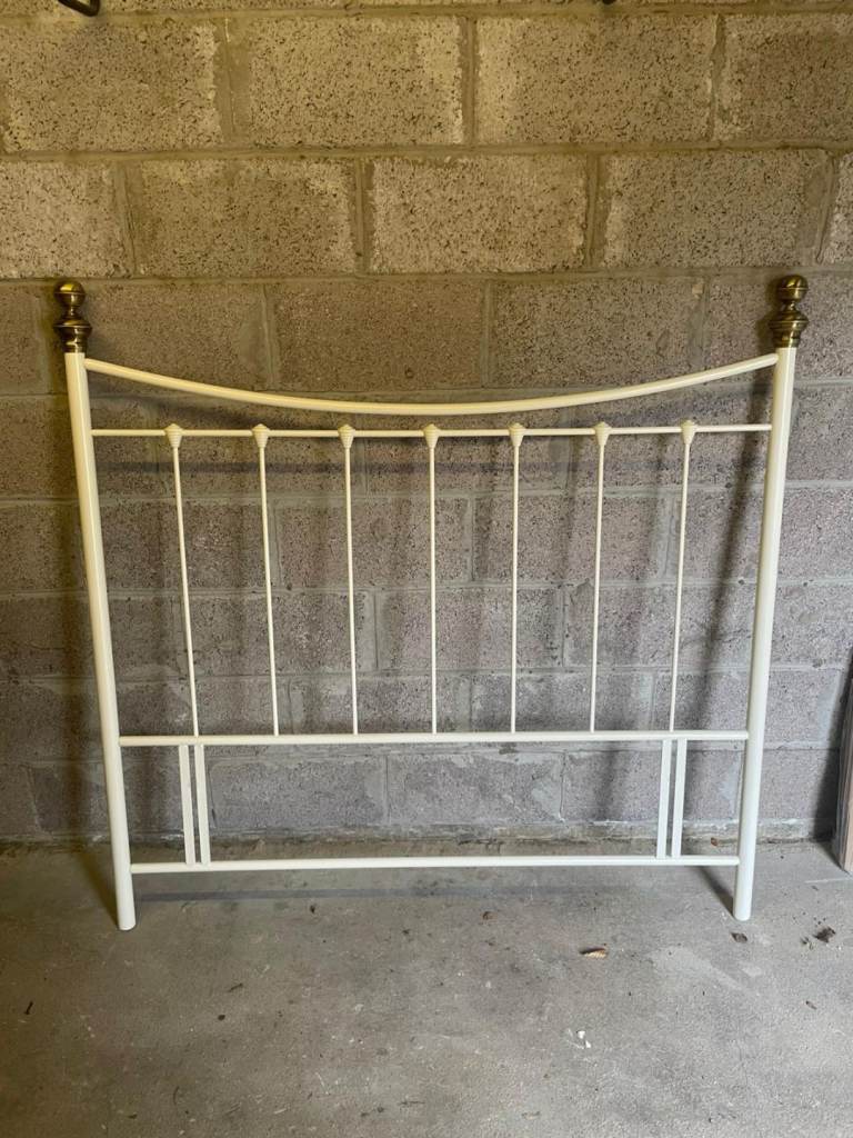 Metal headboard for double bed 