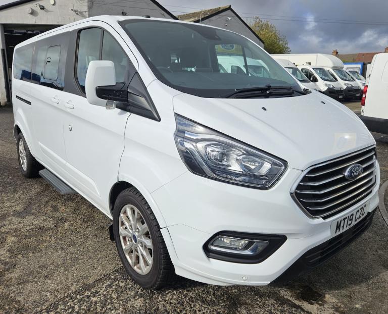 image for FORD TOURNEO CUSTOM 2.0 EcoBlue 130ps Low Roof 9 Seater Titanium