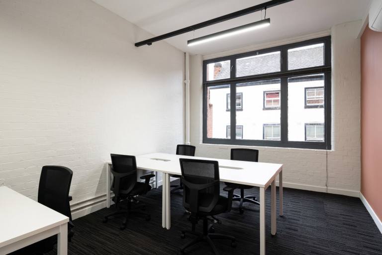 Leicester - LE1 5FQ \ Move-In Ready Office for 3 Workstations