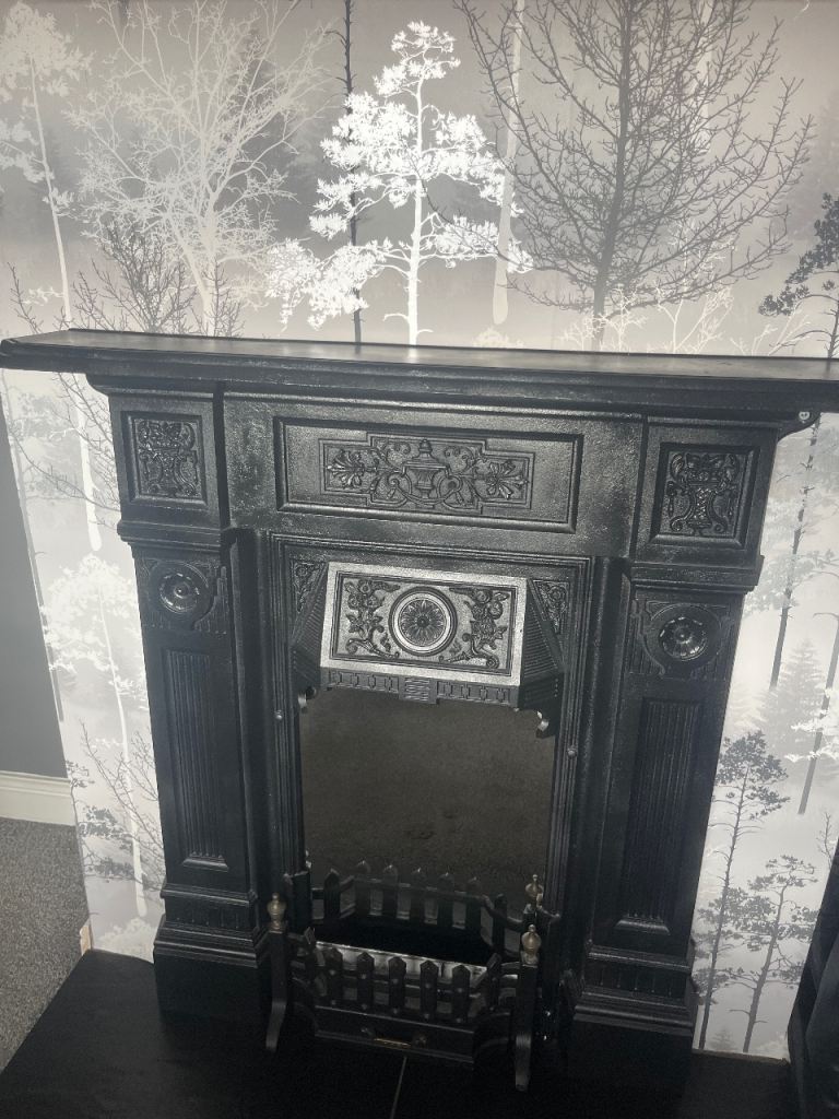 Black Cast Iron Fireplace with Ornate Details – Good Condition