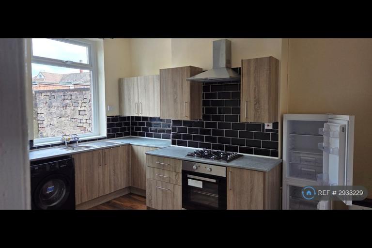 2 bedroom house in Hollins Road, Oldham, OL8 (2 bed) (#2933229)