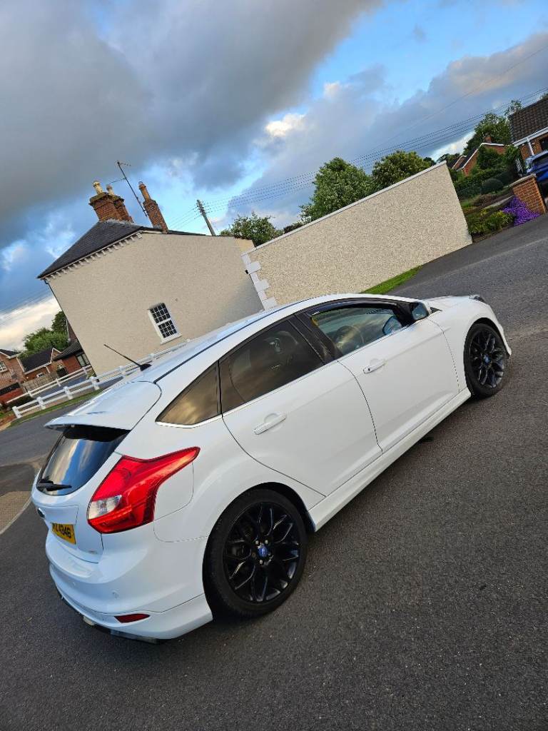 Ford, FOCUS, Hatchback, 2012, Manual, 1560 (cc), 5 doors