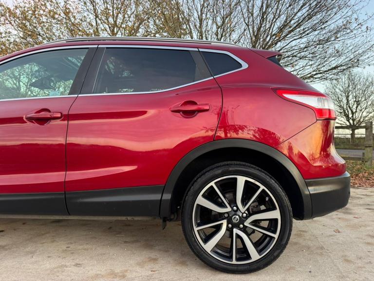 2015 Nissan Qashqai 1.6 dCi Tekna 5dr HATCHBACK Diesel Manual