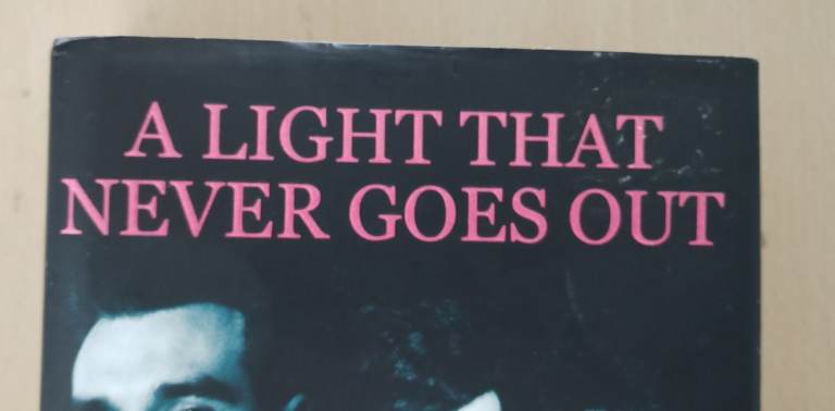 A Light That Never Goes Out : The Enduring Saga of the Smiths by Tony Fletcher