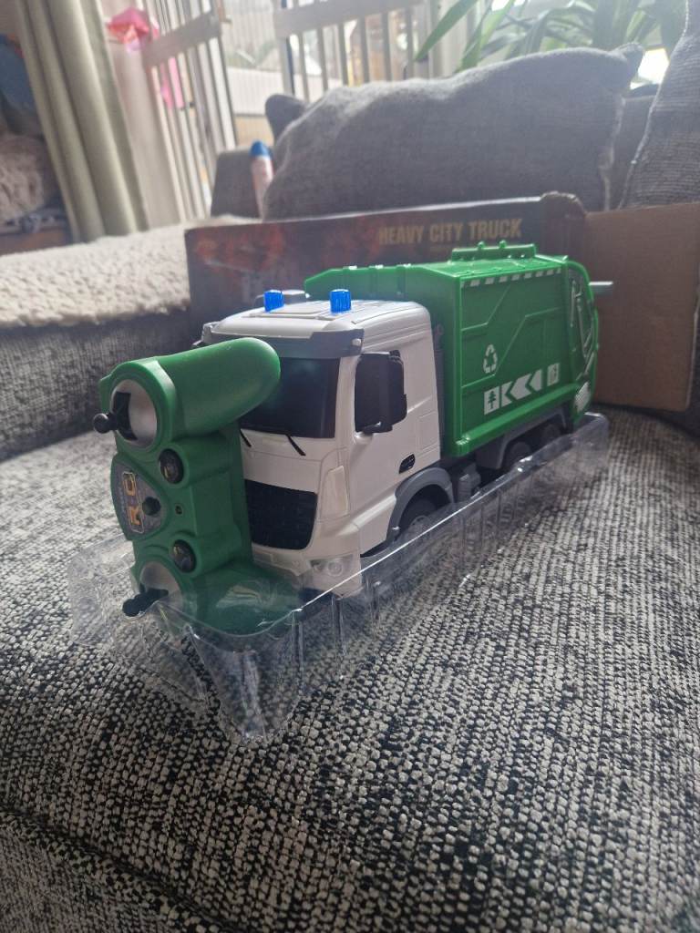 Used RC Heavy City Truck – Green Dustcart Model