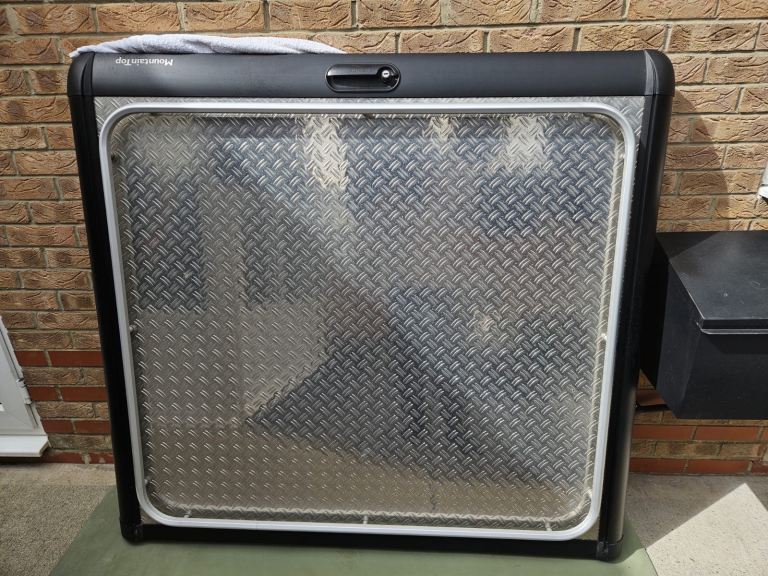 Isuzu D Max 2025 mountain top chequer lift up cover 