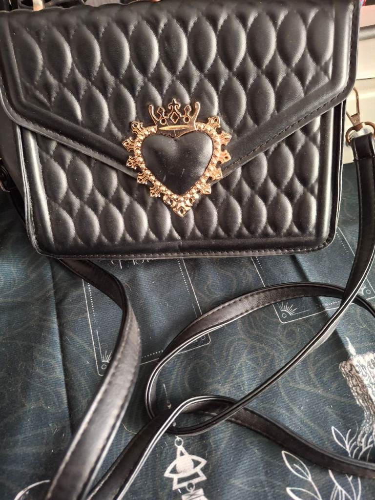  Gold Ornate Crowned Heart Clasp Shoulder Purse