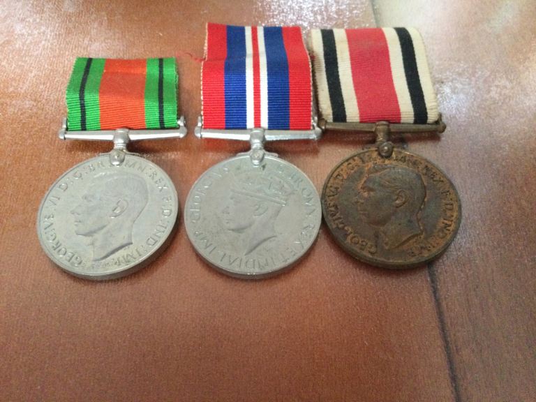 1x police, George 6th long service medal, 1x ww2 war medal, 1x ww2 defence medal, superb set £65