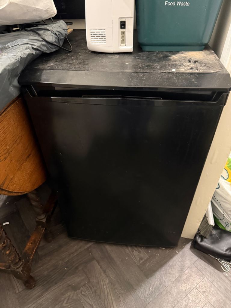 Black undercounted Fridge - Good Condition