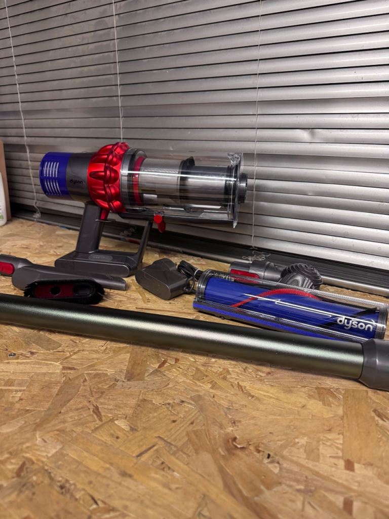Dyson V10 Cordless Vacuum - serviced Like New 