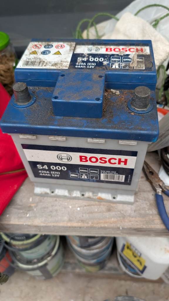 Decommissioned 42ah lead car battery 