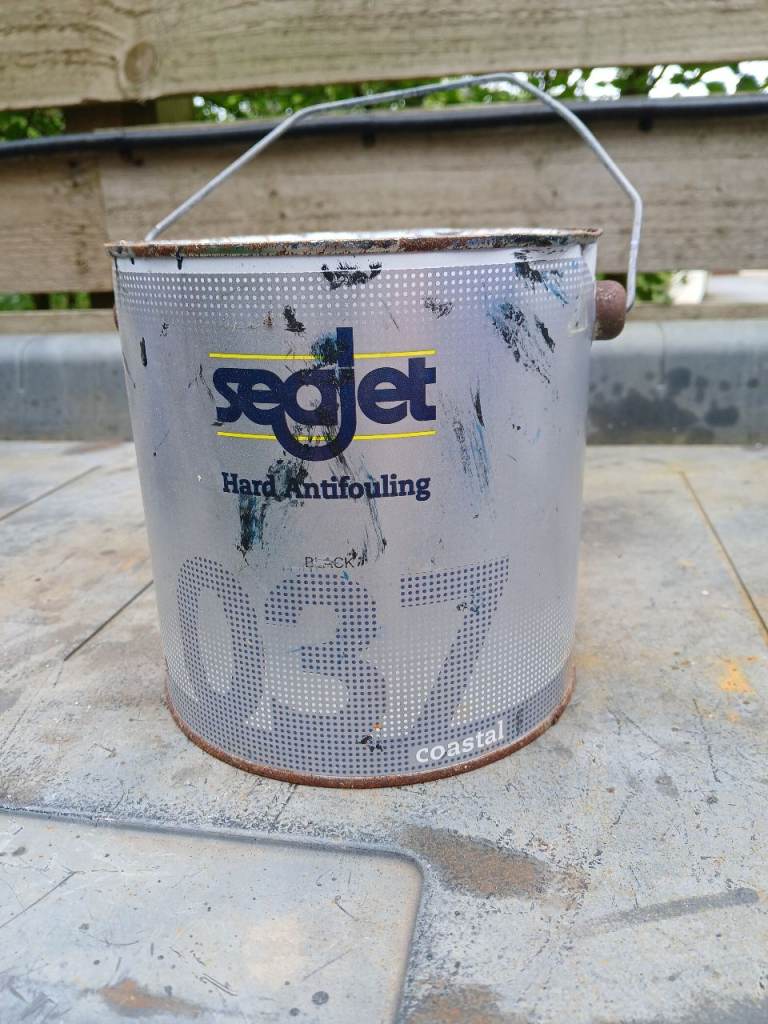 Planeing boat antifoal.