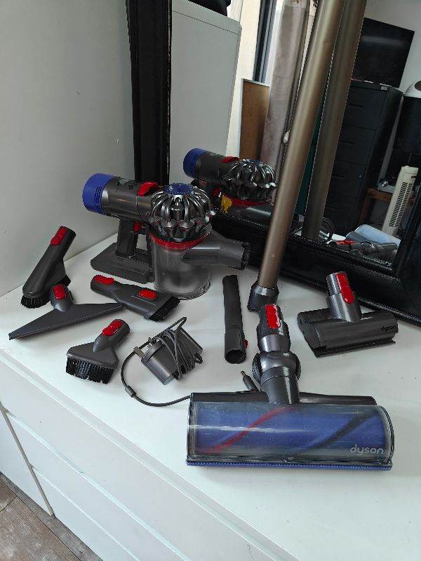 Dyson Cordless Vacuum Cleaner. Clean can drop local for extra 