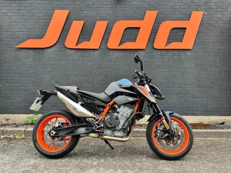 KTM 890 DUKE R - LOW MILEAGE EXAMPLE 