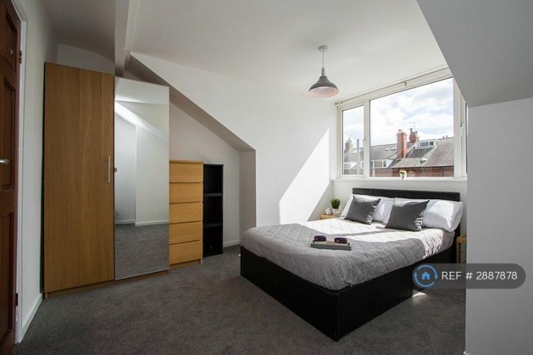 4 bedroom house in Village Place, Leeds, LS4 (4 bed) (#2887878)