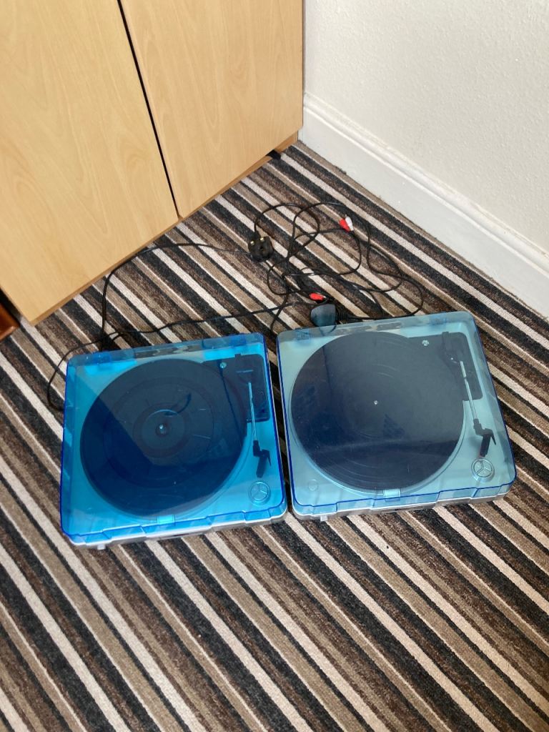 2 USB tevion turntables